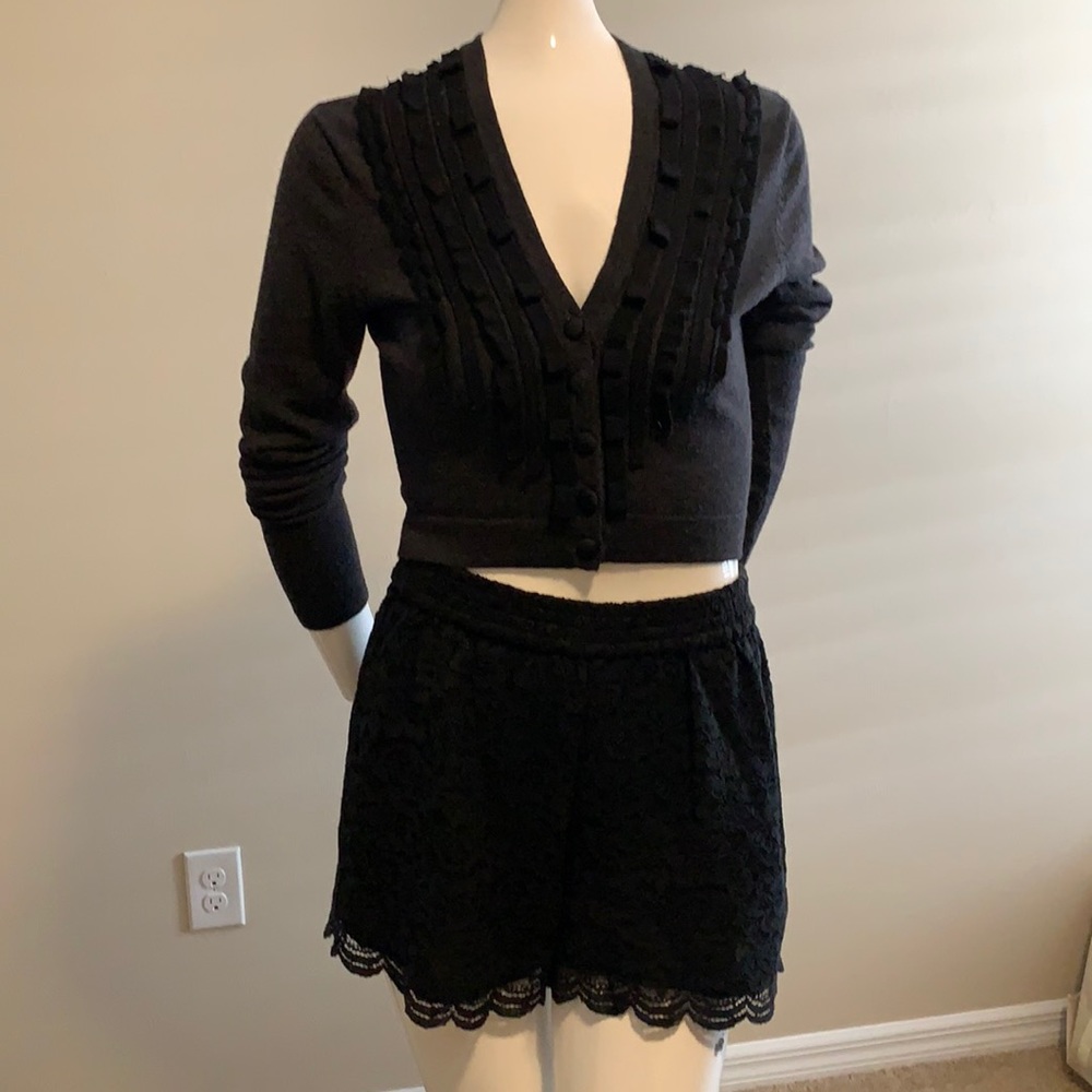 NANETTE LEPORE CROPPED LONG SLEEVE LIGHTWEIGHT 100% MERINO WOOL SWEATER XS EUC